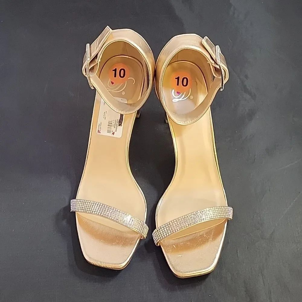 BRAND NEW DELICIOUS SQUARE TOE BIG ADJUSTABLE BUCKLE ANKLE STRAP SANDAL